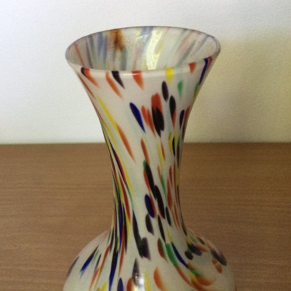 Beautiful art glass vase colorful swirl  5 3/4" tall - Picture 3 of 7